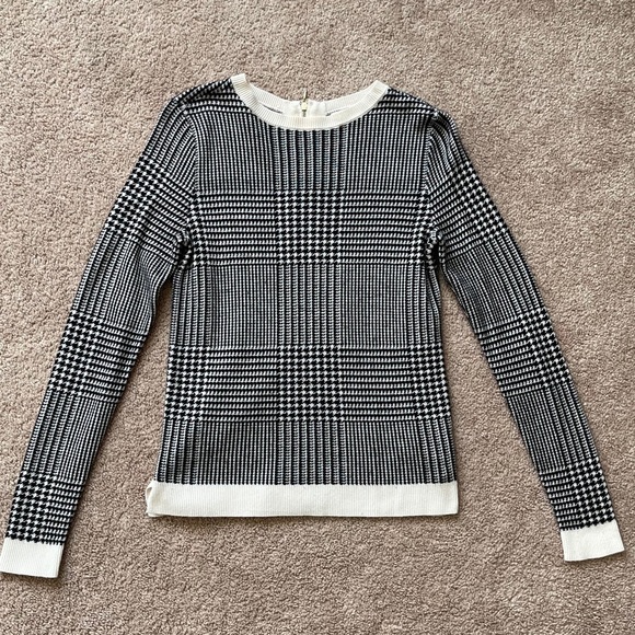 H&M plaid/houndstooth black/crime sweater - Picture 1 of 3